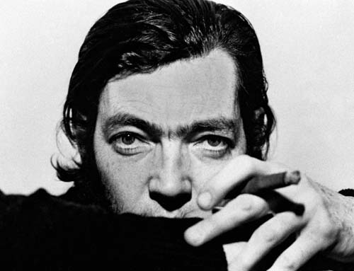Julio Cortazar, s.d. Fotógrafo não identificado.